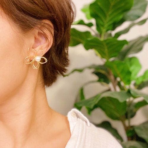 Flower Art With Pearl Stud Earrings