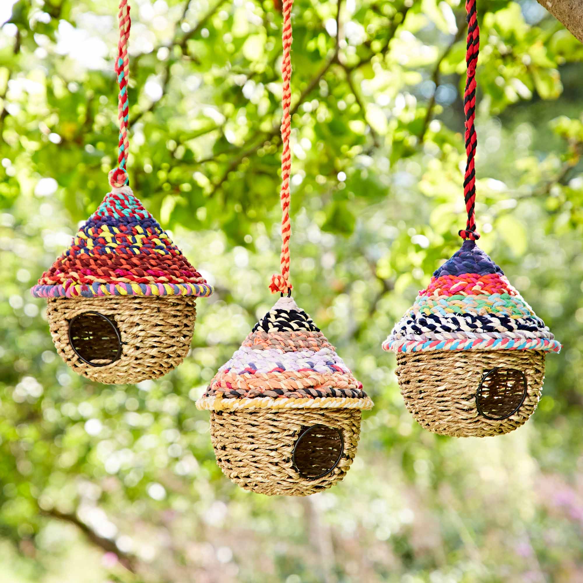 NBIRDH-02-Round-Recycled-Cotton-Birdhouse-1