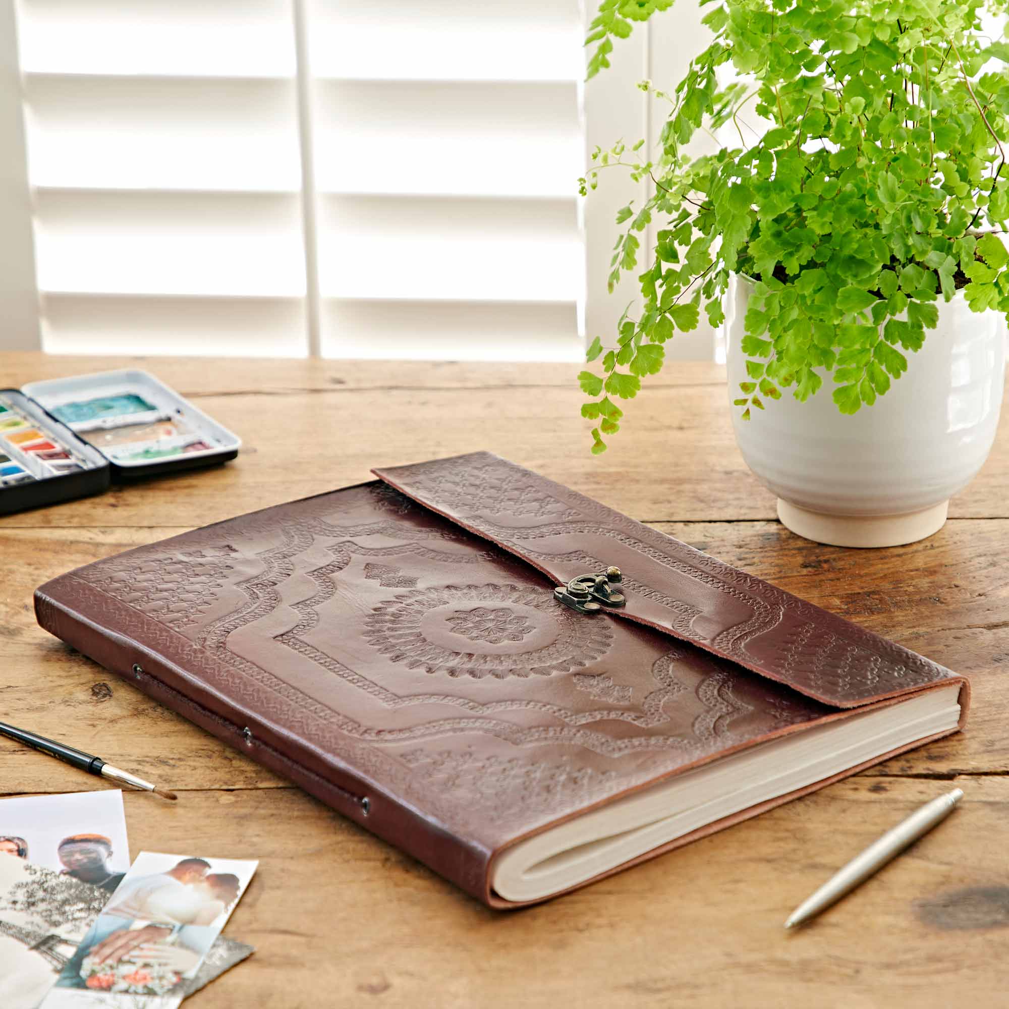 ILPA1P-BR-Indra-XL-Embossed-Leather-Photo-Album