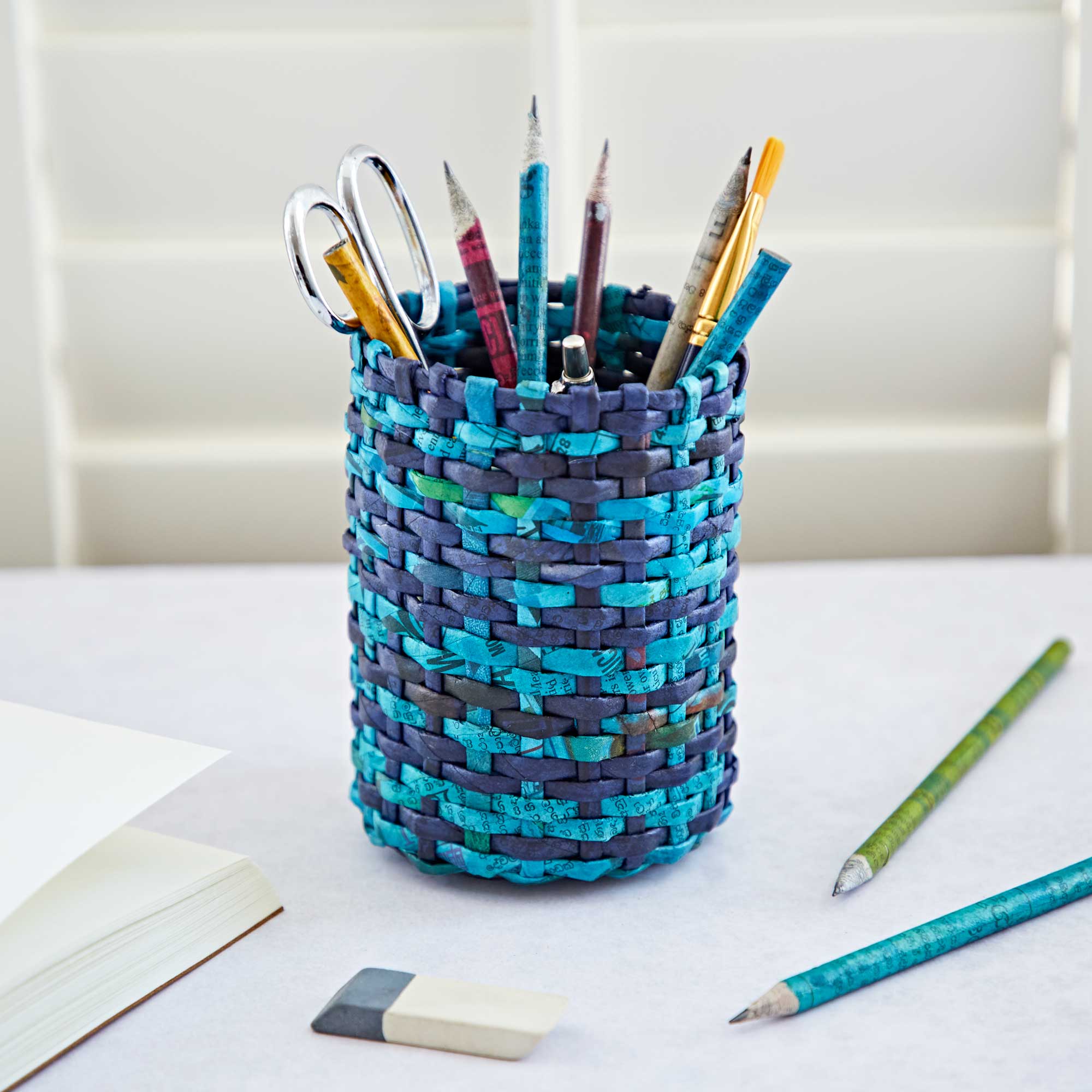 EBRPH-RC02-Round-Recycled-Newspaper-Pencil-Holder-1