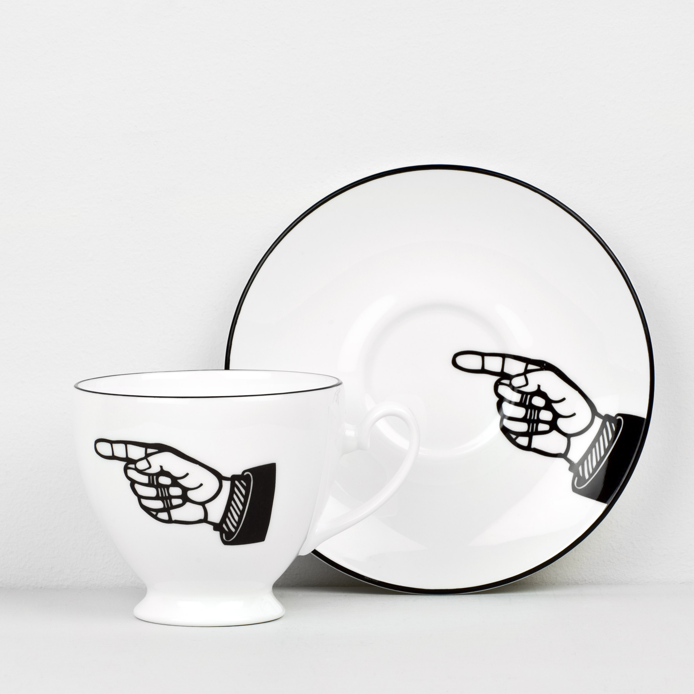 Pointing-Finger-cup&saucer