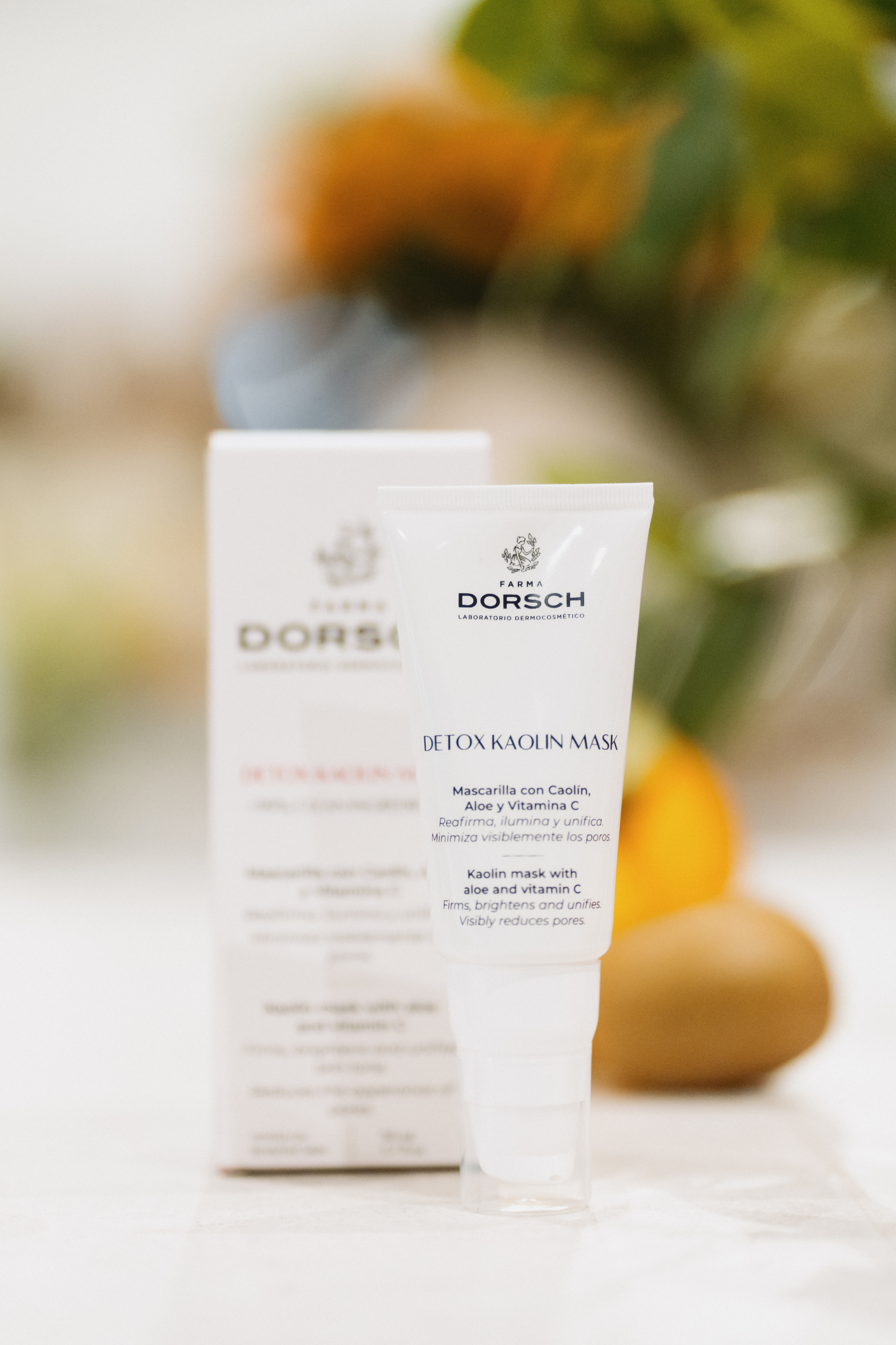 Detox Kaolin mask caja y envase difuminada