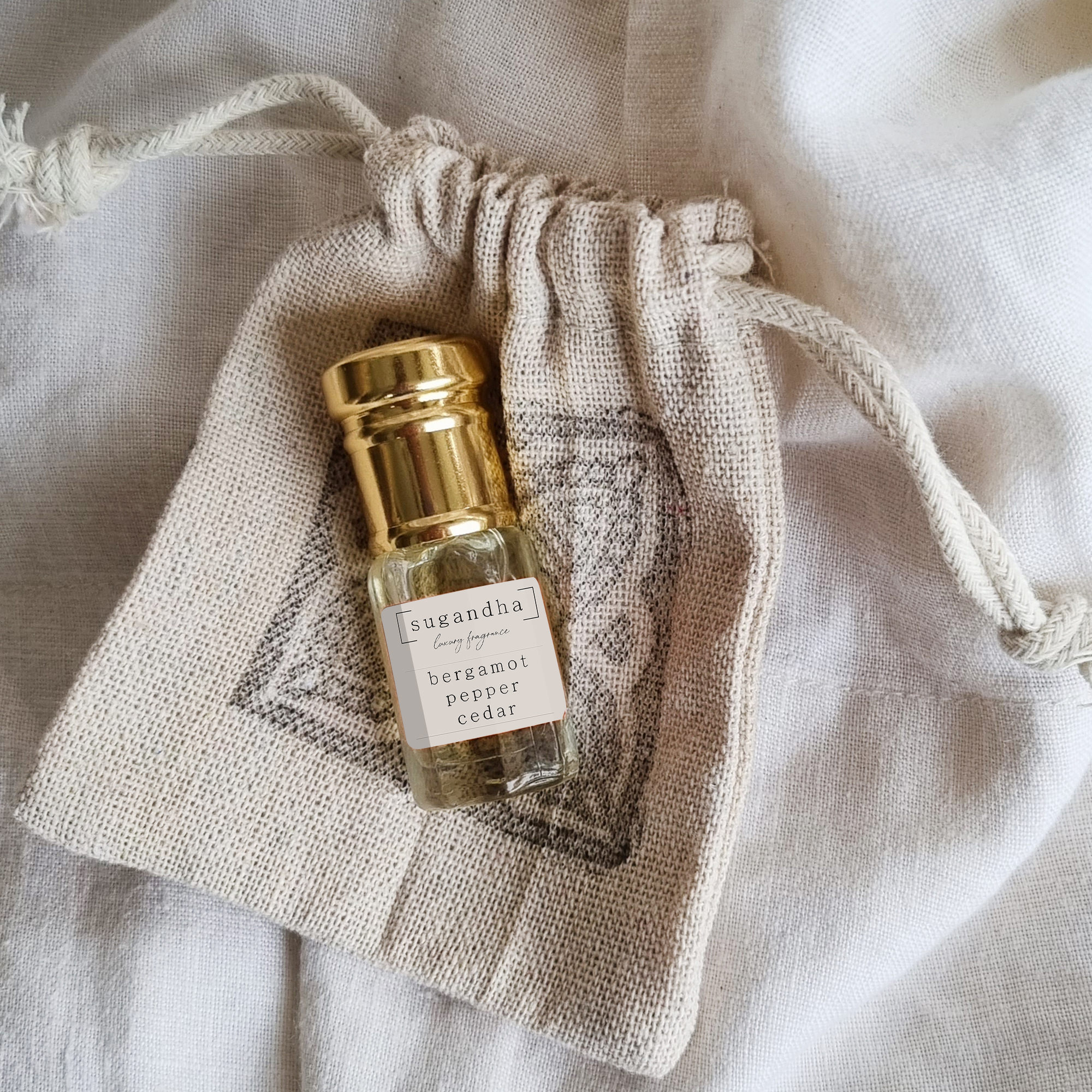 Medium Bottle Gift Bag_0023_bergamot pepper cedar