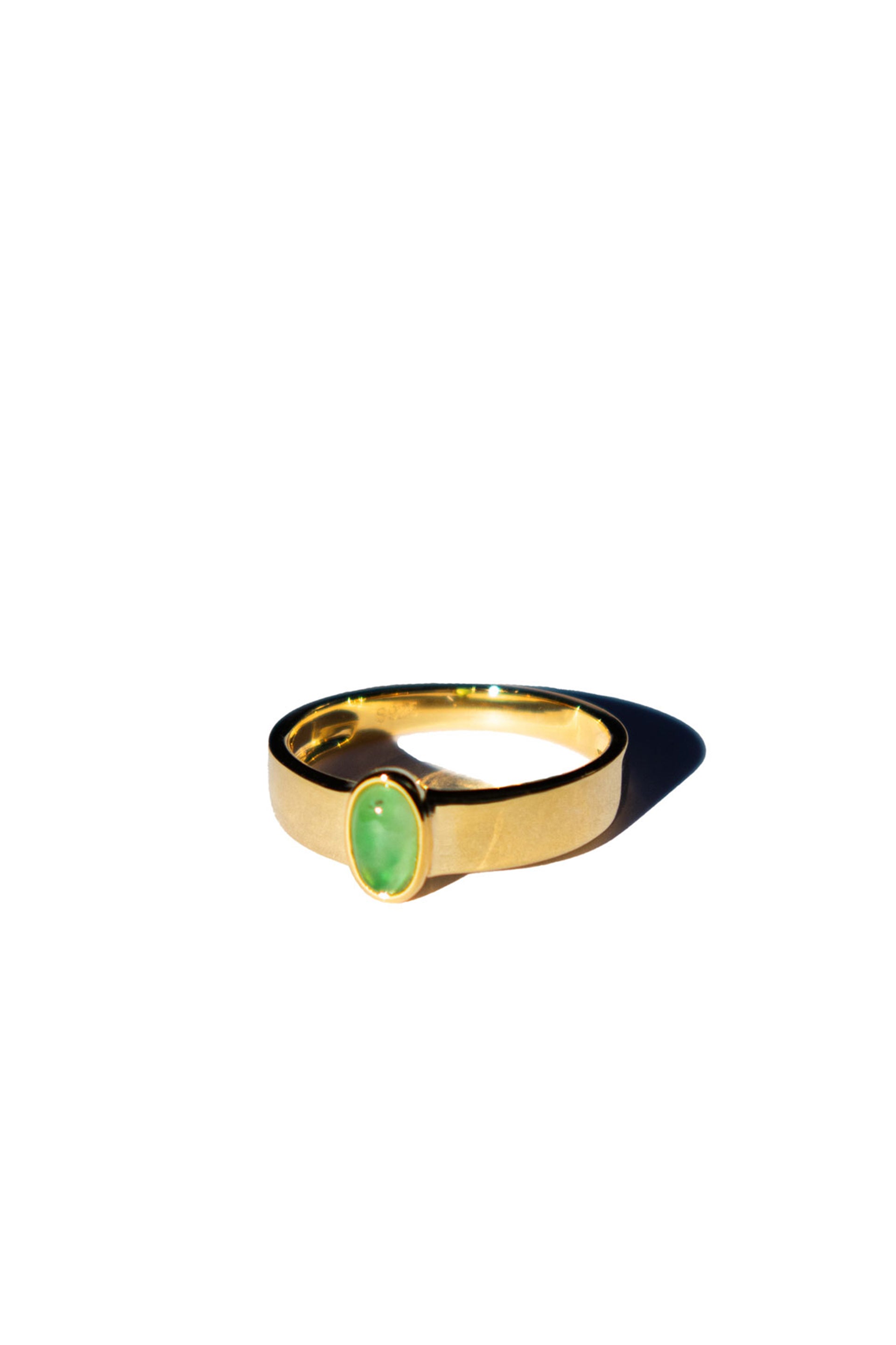 seree-atelier-simone-jadeite-ring-1_2a809a45-3dc4-4711-a601-da4237d34ed8.jpg