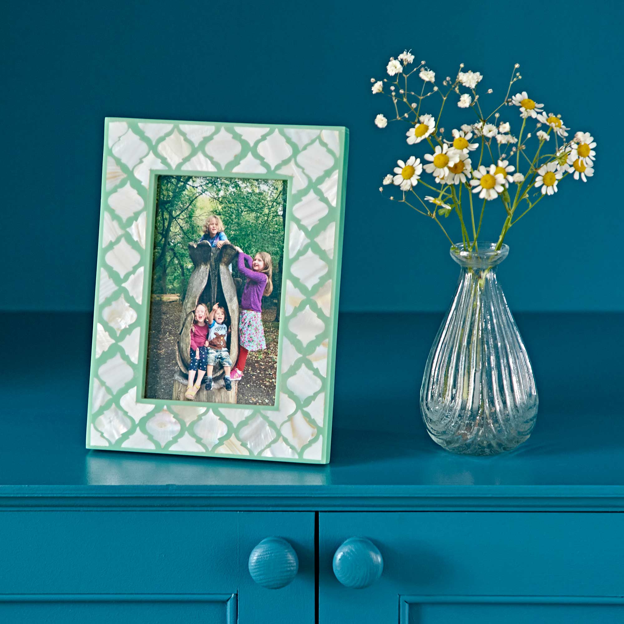 NPFK-GR-6x4-Kajol-Green-Mother-of-Pearl-Photo-Frame-8a