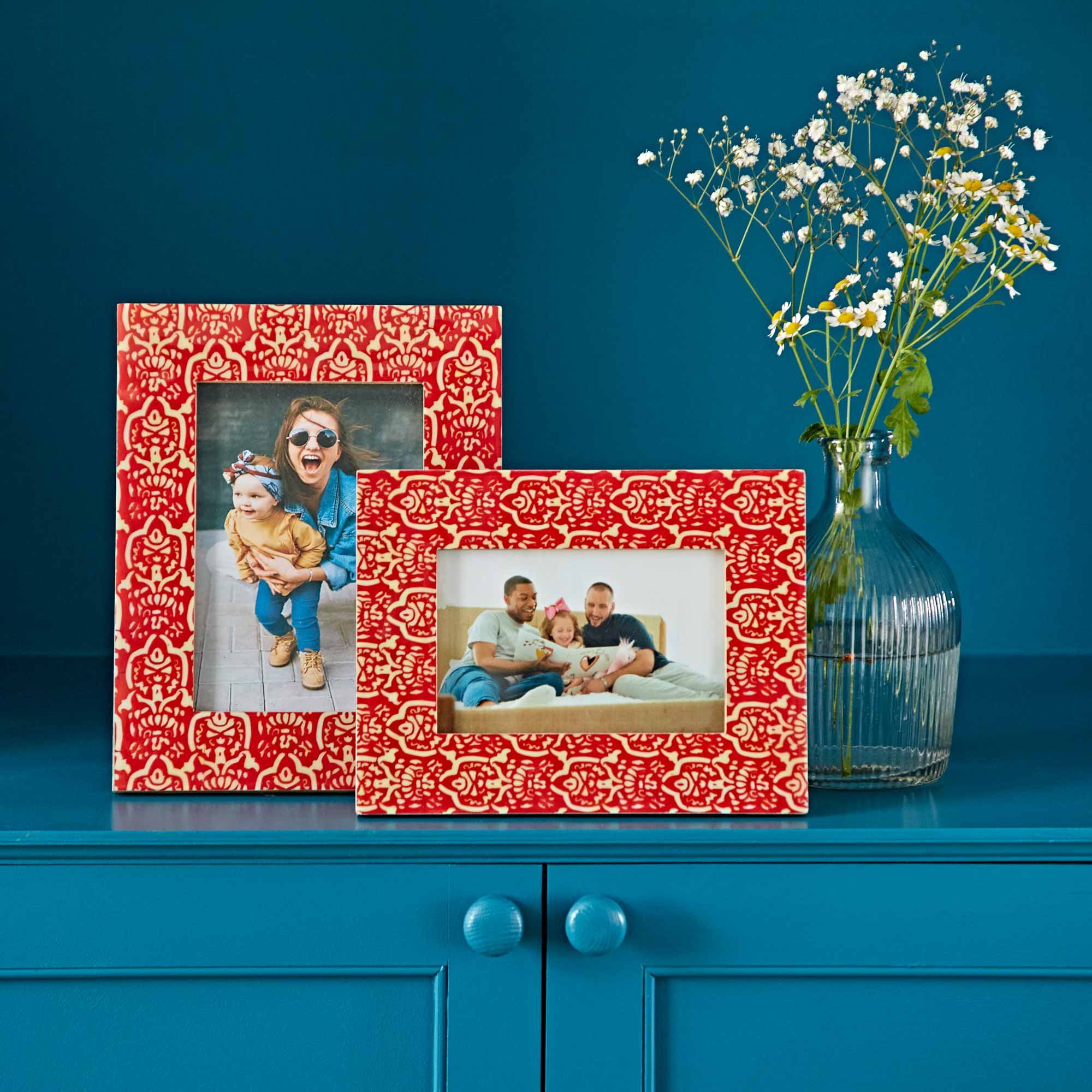 NPFV-RD-Vidya-Red-Patterned-Photo-Frame-4a