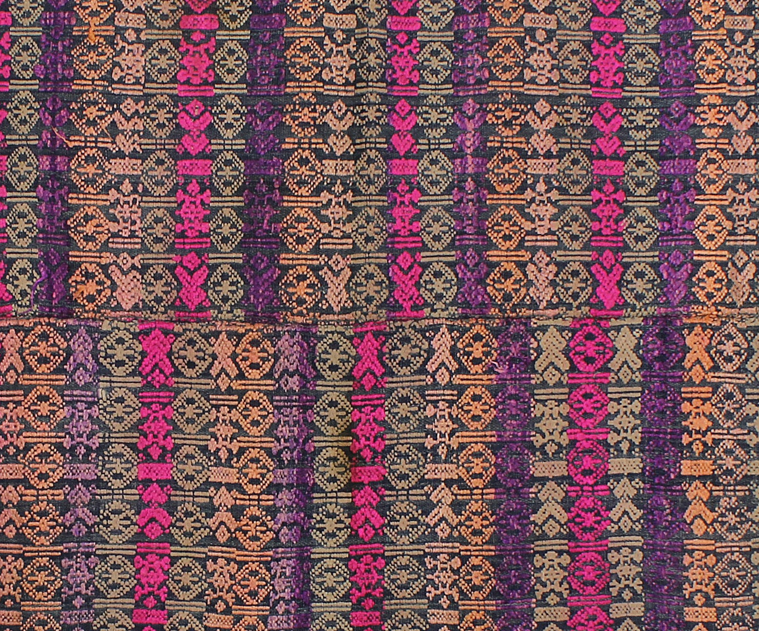 8799460-VTQ-2_-_Niger_Bend_Tay_Textile_Quilt_2.jpg