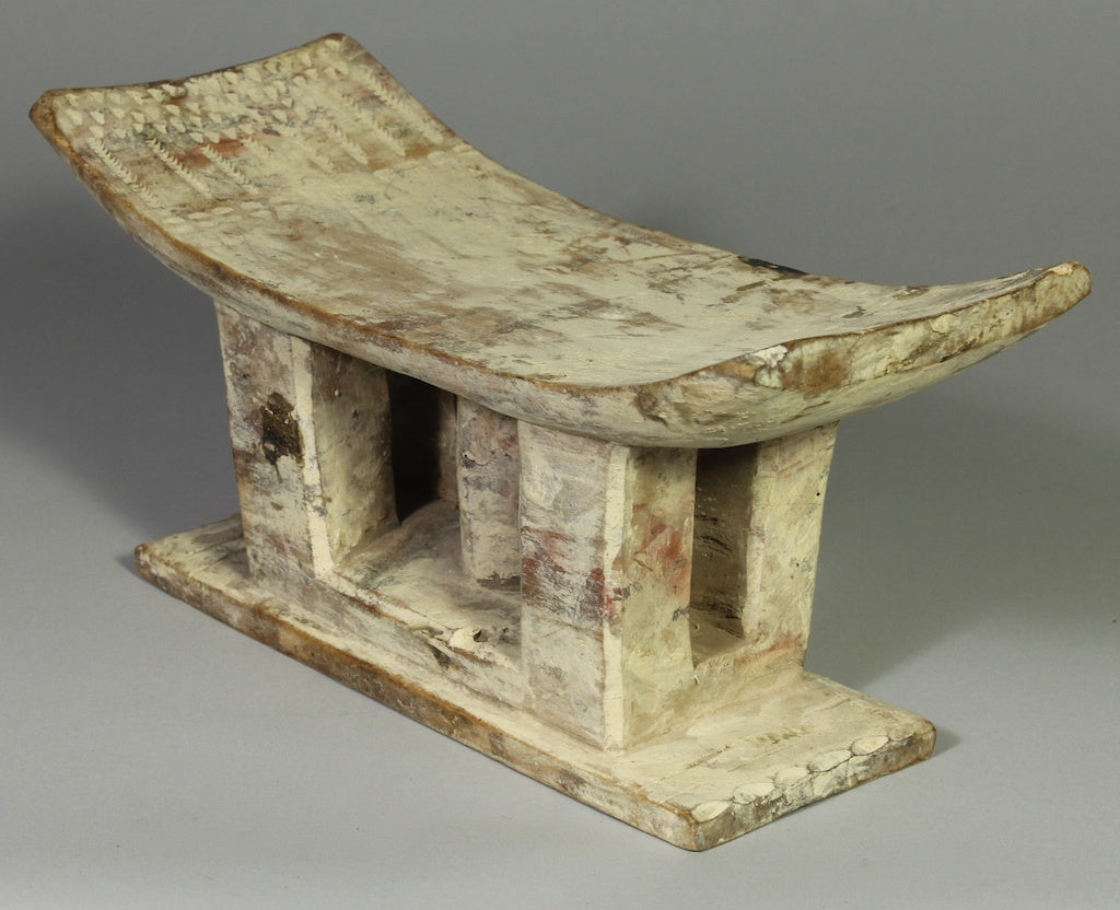 8801362-260-Old-Ewe-spirit-stool-1.jpg