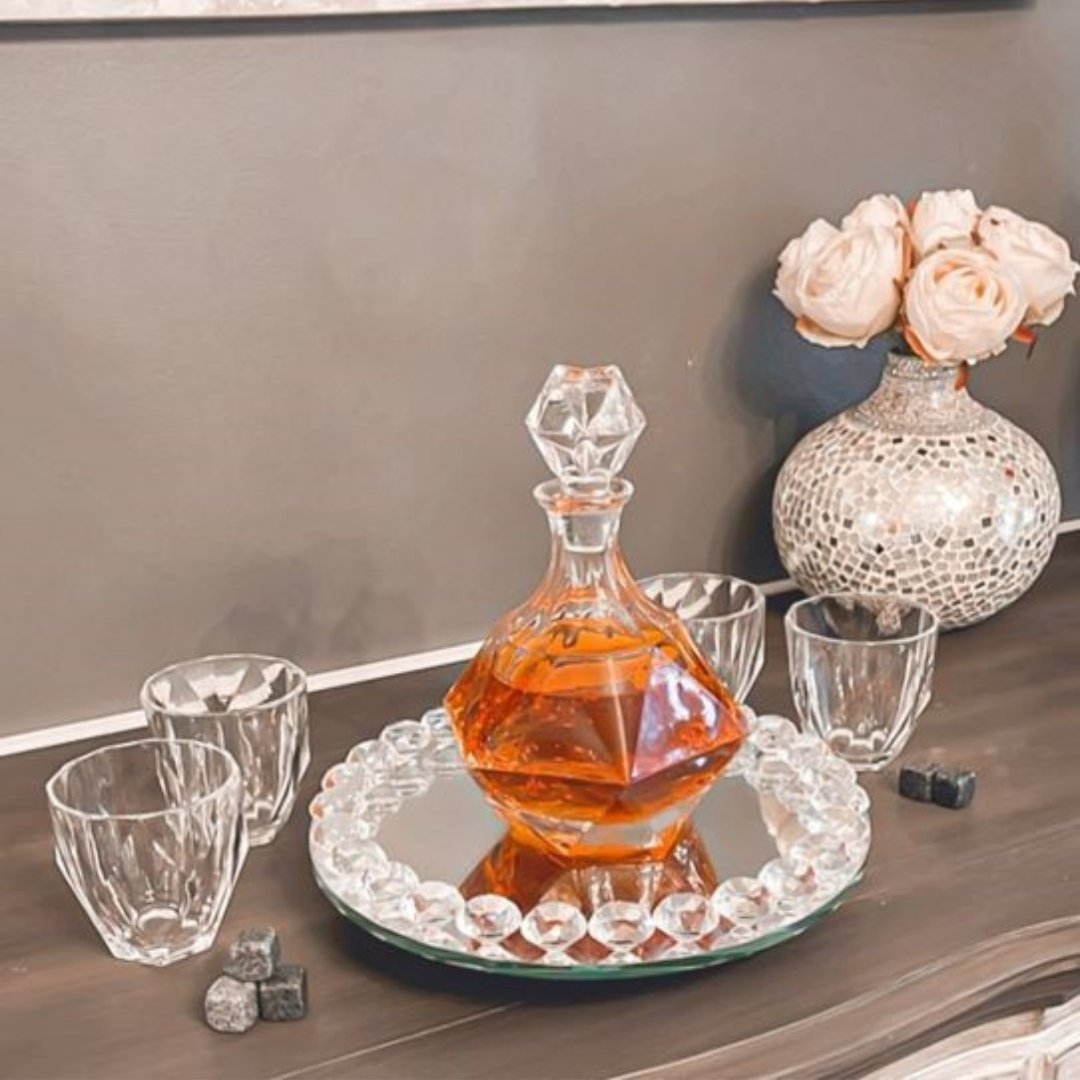 8811920-exquisite-decanter-set-236124.jpg