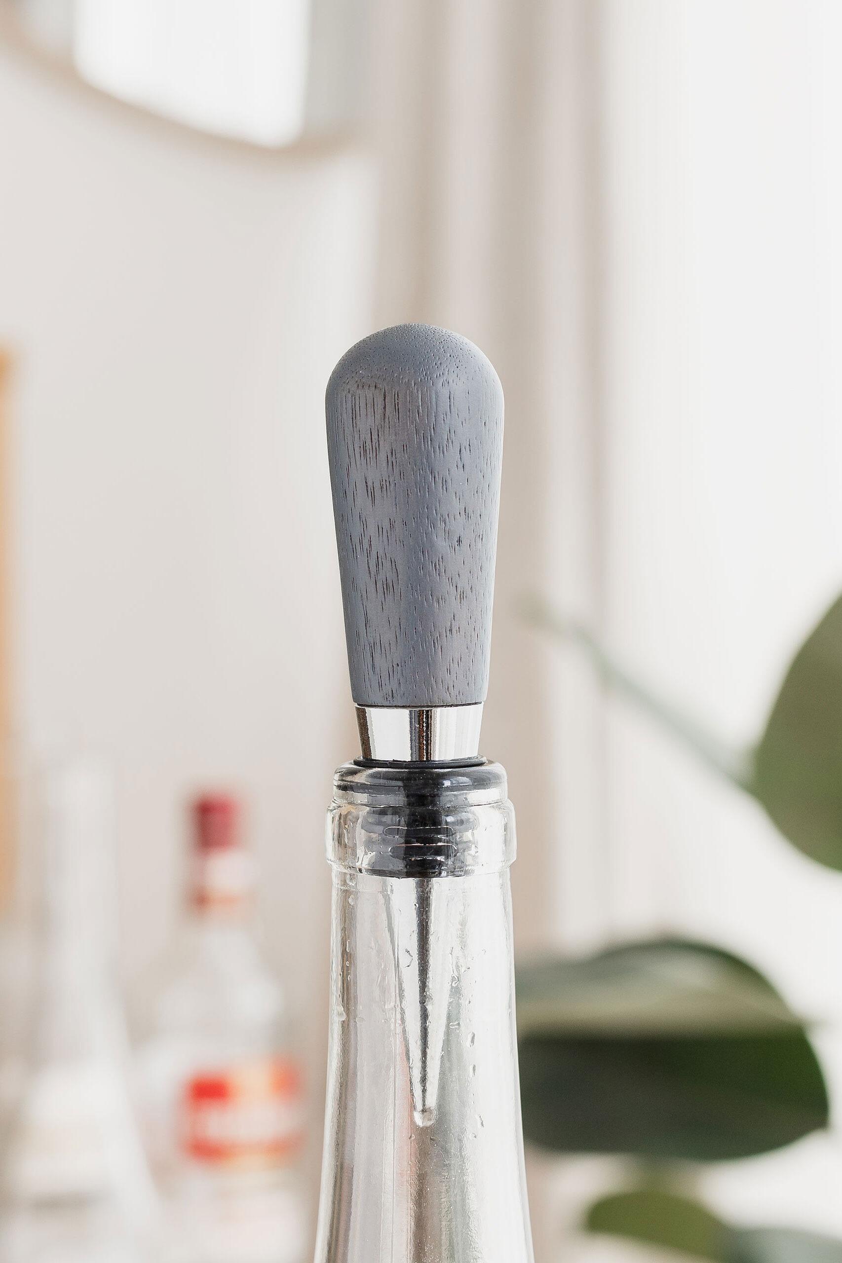 11539210-9166-acacia-wine-stopper-grey-1.jpg