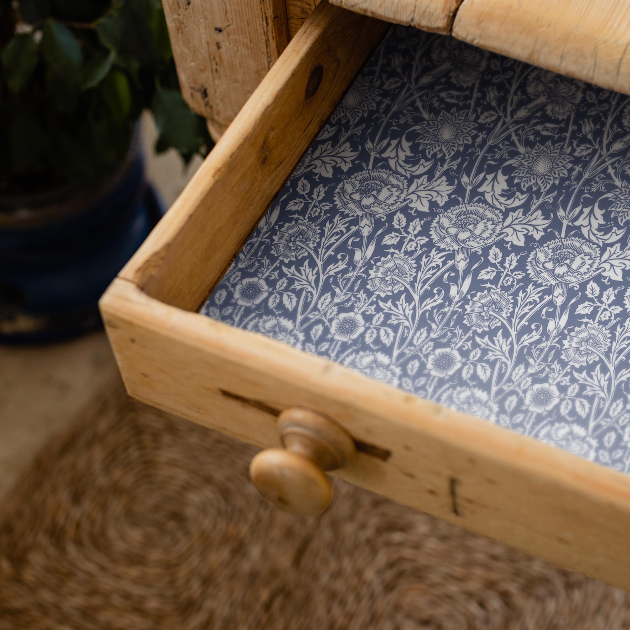 12122959-the-master-herbalist-scented-drawer-liners-4801-lavender-scented-drawer-liners-in-blue-william-morris-design-52129722892565.jpg