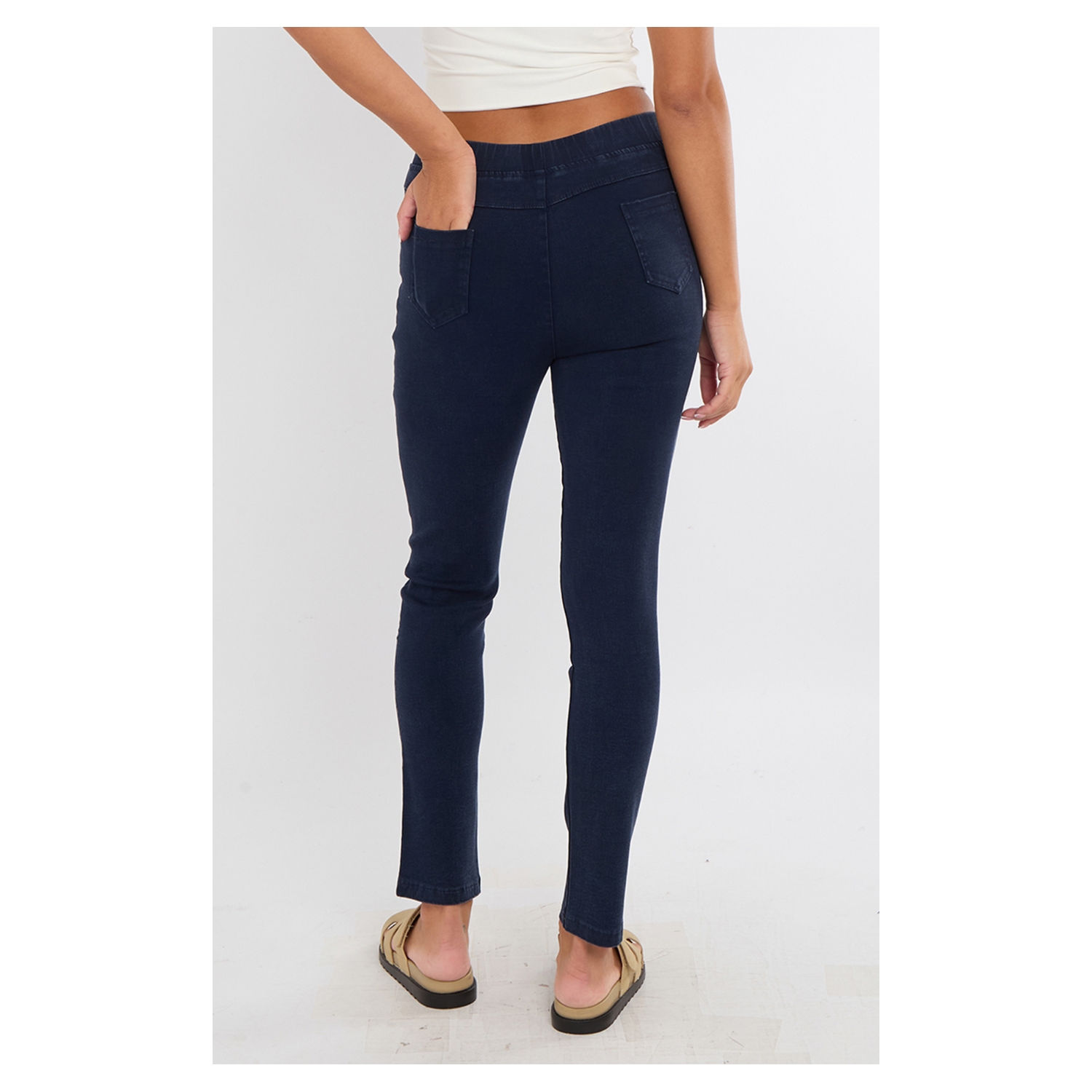 09.08.25 - EBONY57730.